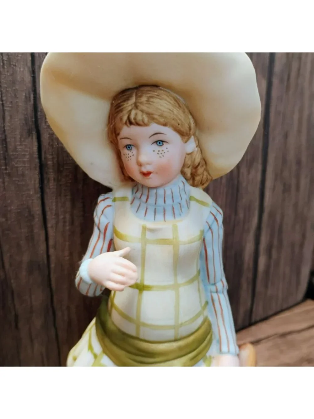 Vintage 1970s Holly Hobbie Figurine, 1973 School Girl with Straw Hat, Porcelain